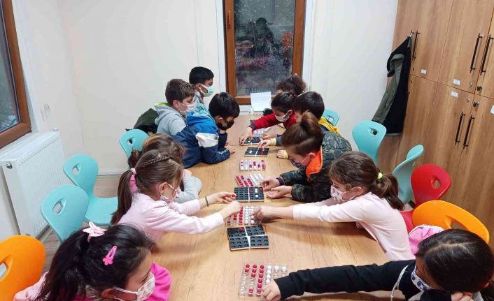 Yaz tatilinde eğlenerek öğreniyorlar