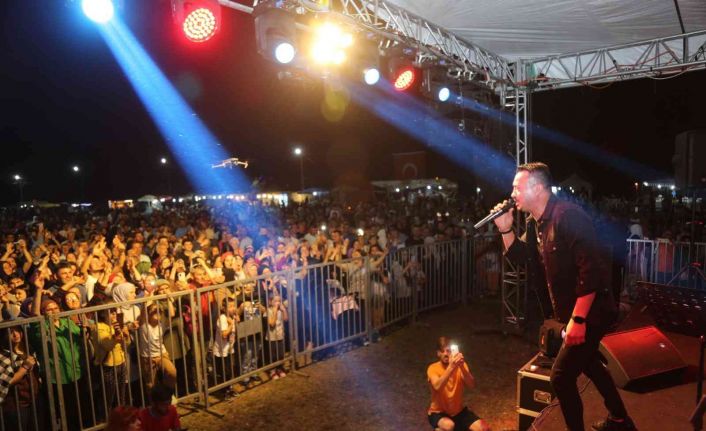 Yazlık Kadırga Şenliğiyle doyasıya eğlendiler