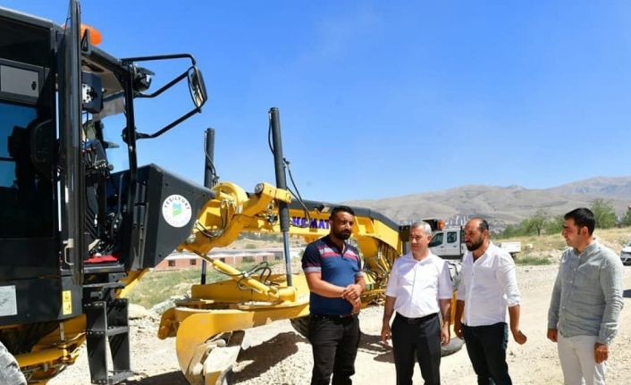 Yeşilyurt’ta sanayi alanlarının yollarını konforlu hale getiriliyor