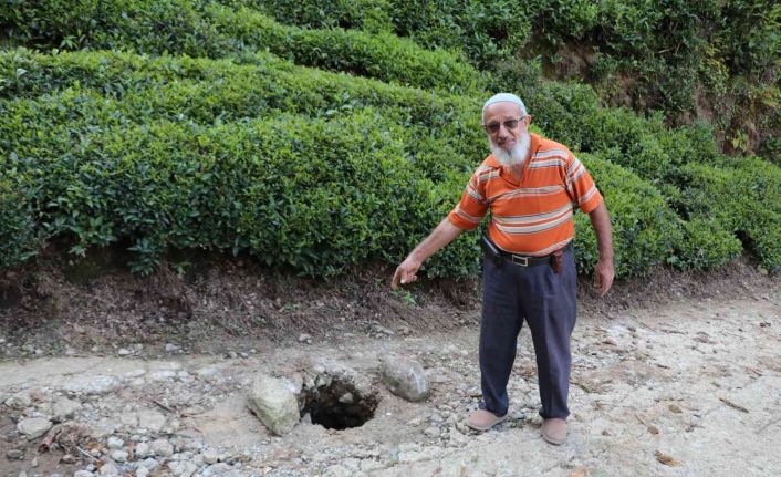 Yoldaki deliği görünce şoke oldular