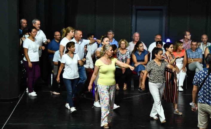 100 muhtardan İzmir’e 100’üncü yıl hediyesi