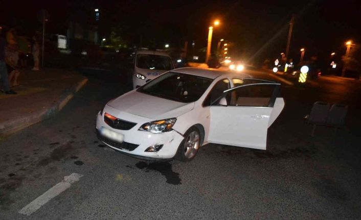 16 yaşındaki ehliyetsiz sürücü polisten kaçarken kaza yaptı: 1 çocuk yaralı