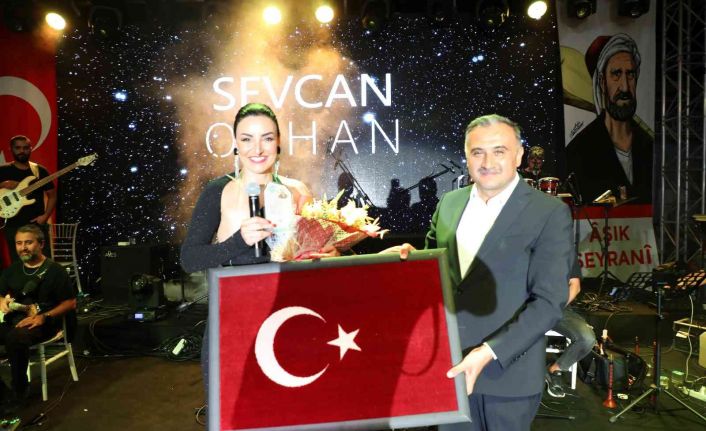 38. Aşık Seyrani Kültür Ve Sanat Festivalinin 2. gününde Sevcan Orhan rüzgarı esti