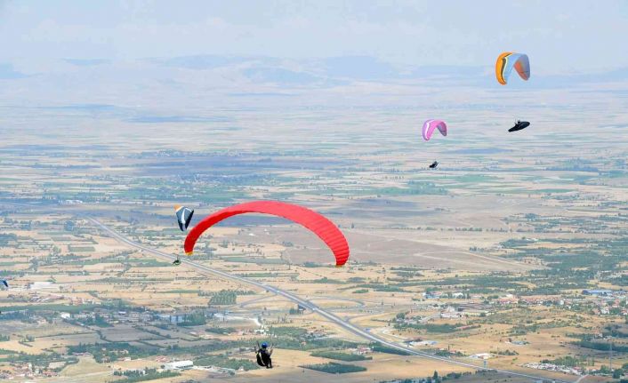 9. Akşehir XC Open Türkiye Yamaç Paraşütü Mesafe Şampiyonası ve Eğitim Yarışması başladı