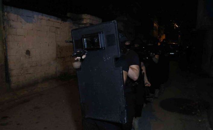 Adana’da DEAŞ’ın içinde silahlı görev yapan 10 kişiye yönelik operasyon