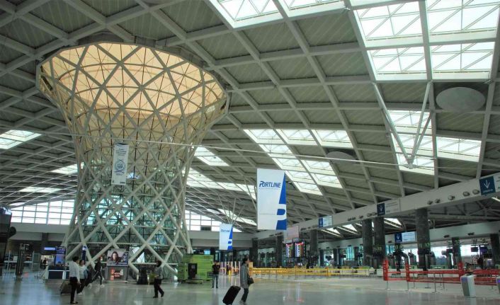 Adnan Menderes’e, bir ayda 1 milyon 147 bin 232 yolcu