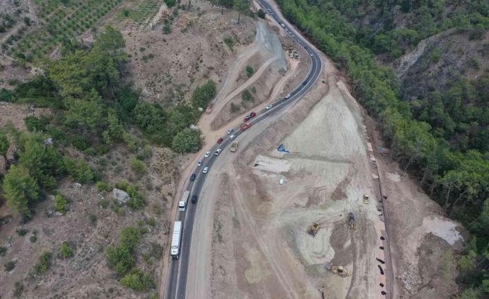 AK Partili Uslu: "Kumluca-Antalya yolu beş dakika daha kısalıyor"