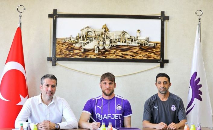 Anıl Atağ sözleşmesini 2 yıl daha uzattı