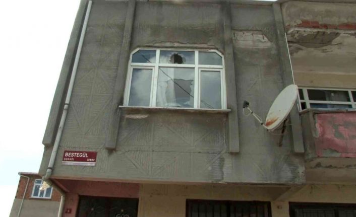 Arnavutköy’de tavuklarını çaldığını iddia ettiği genci şikayet eden kadının evi taşlandı