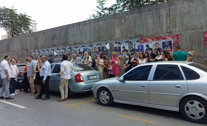 Art arda iki depremin ardından İzmir’de vatandaşlar panik yaşadı