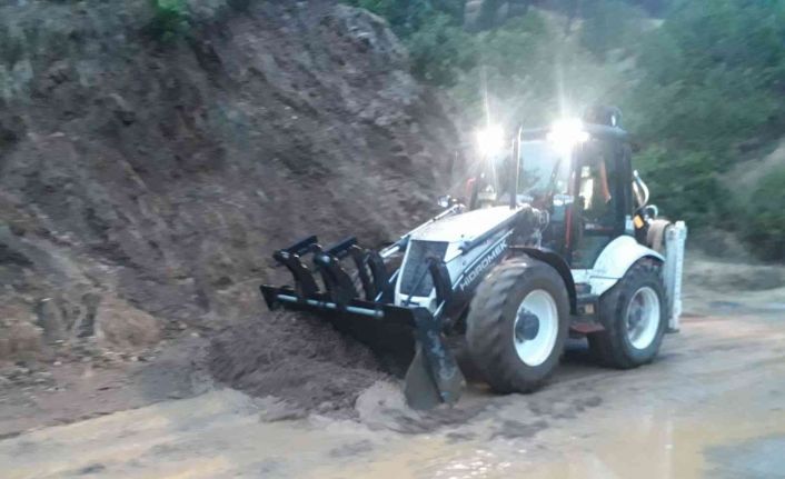 Aydın Büyükşehir Belediyesi sağanak yağış sonrası olumsuzluklara anında müdahale etti