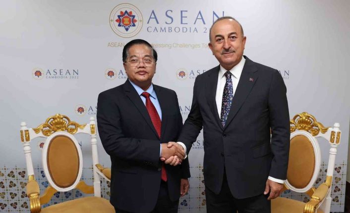 Bakan Çavuşoğlu, Kamboçya Müslümanlardan Sorumlu Kıdemli Bakanı Hassan ile görüştü