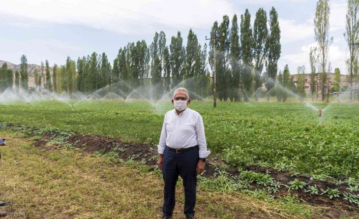 Başkan Büyükkılıç: "4 bin 200 futbol sahası büyüklüğündeki alan sulamaya açılıyor"