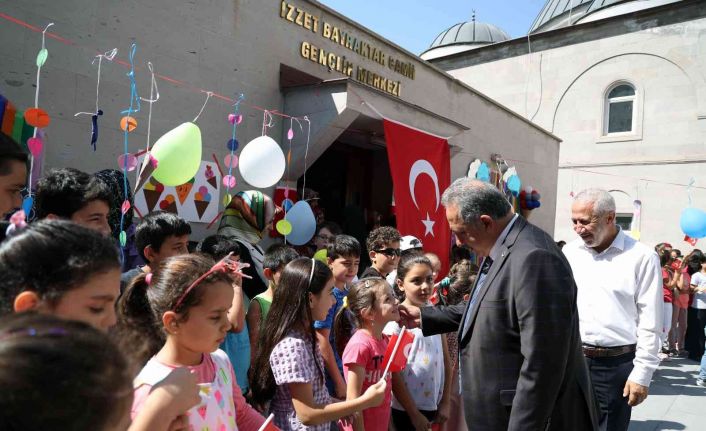 Başkan Yalçın’dan yaz kuran kursu öğrencilerine dondurma ikramı