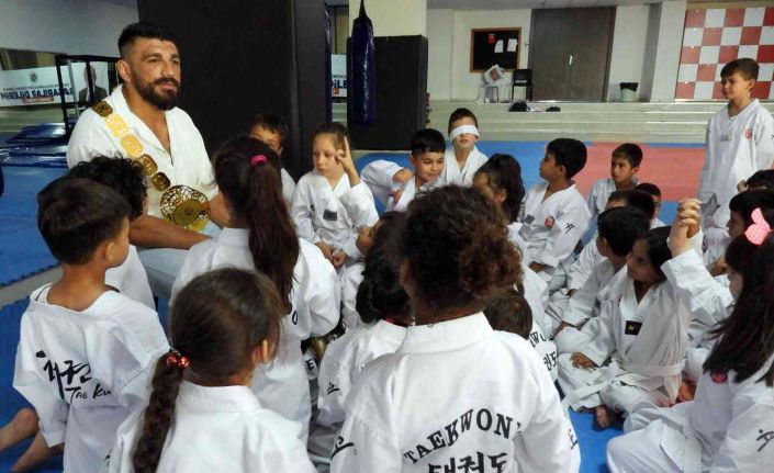 Başpehlivan Cengiz tekvandocuları teşvik etti