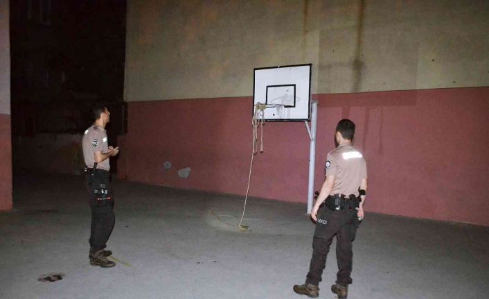 ‘Borcum var’ deyip intihara kalkışan vatandaşı bekçi ve polisler engelledi
