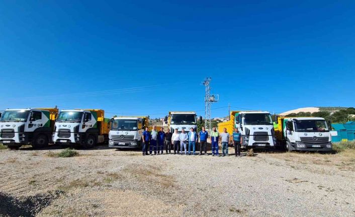 Bursa Büyükşehir Belediyesi’nin Emet’e 7 kamyon ve 1 tır dolusu malzeme