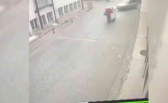 Bursa’da inanılmaz kaza kamerada...Ekmek teknesinin altında kaldı