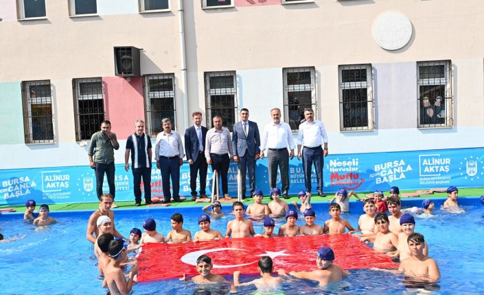 Bursa’da okul bahçesinde eğlence vakti