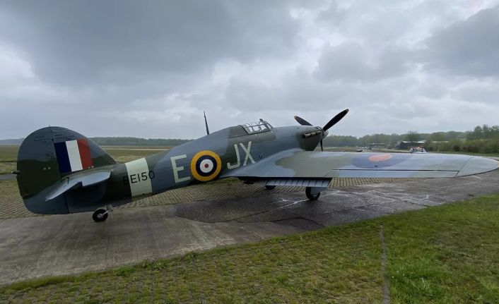 Çekya’da tarihi savaş uçağı gösteri sırasında evin üzerine düştü: 1 ölü, 1 yaralı