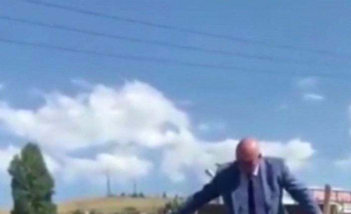 CHP Milletvekili Tanal, arabacıdan ’AK Partiliyim’ cevabını alınca at arabasından indi