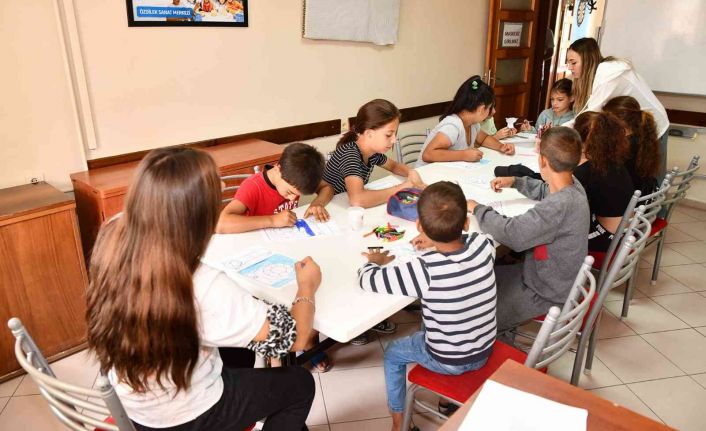 Çocuklar resim yapmayı çok seviyor