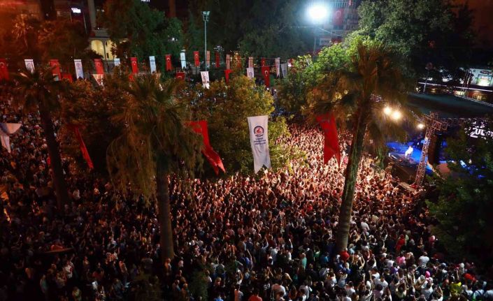 Denizlililer 100. yıl coşkusunu Büyükşehir ile yaşadı