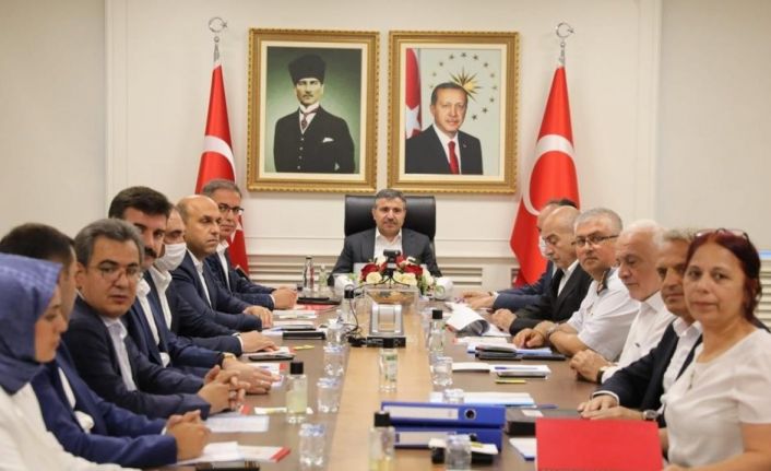 Düzce’de metruk binalar yıkılıyor