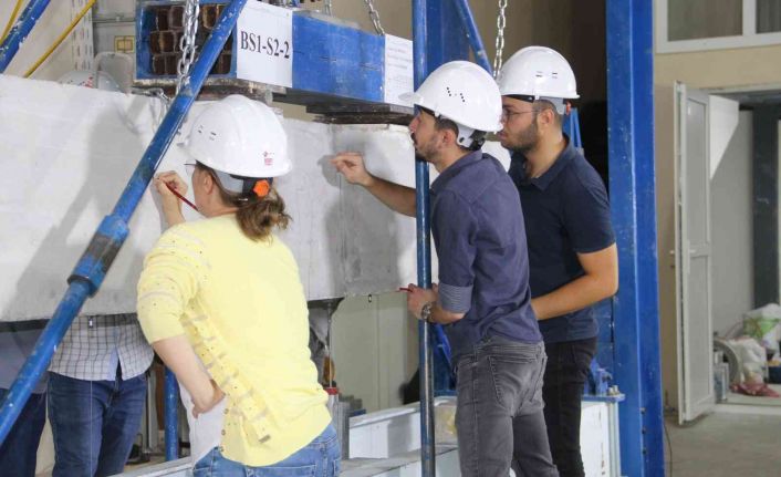 Elazığ depreminden yola çıktılar inşaat sektöründe kışın beton dökerek dünyada bir ilke imza attılar