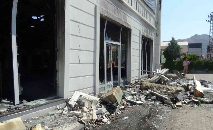 Fabrika yangınındaki hasarın boyutu gün ağarınca ortaya çıktı