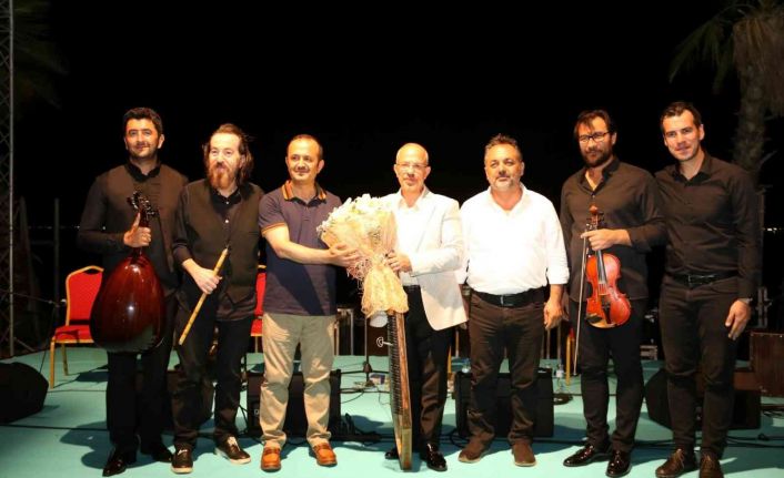 Göksel Baktagir, Darıca’da müziğe doyurdu