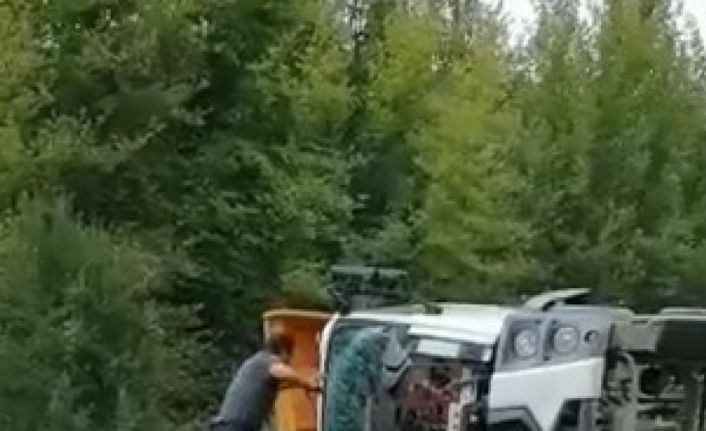 Hafriyat kamyonu devrildi: 1 yaralı