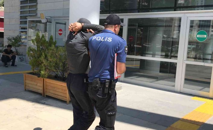 Hırsızlık için girdikleri iş yerinde suçüstü yakalanan 2 şüpheli gözaltına alındı