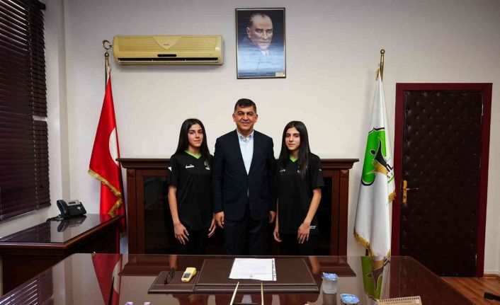 İkizler hayal ettikleri üniversiteyi kazandı