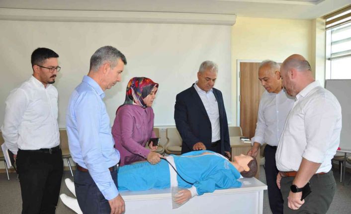 İl Sağlık Müdürlüğüne alınan simülasyon maketlerini incelendi