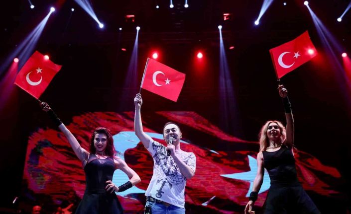 İzmirliler 30 Ağustos’u konserlerle kutladı