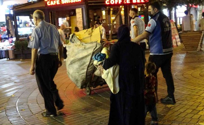 Kadın dilenci zabıtaya aynı yerde ikinci kez yakalandı, yine para cezası kesildi