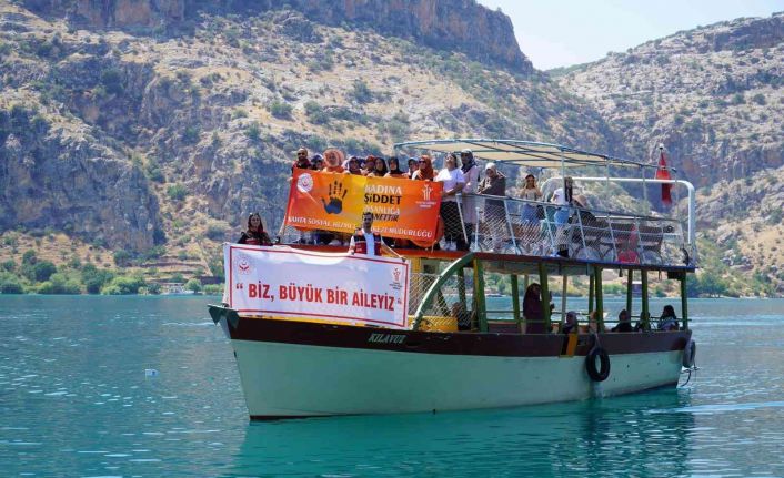 Kahtalı kadınlar tarihi alanları gezdi