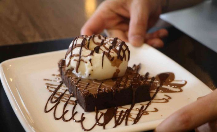 Kaliteli çikolatalı tatlıları müşterilerine sunmak için yola çıktı, marka olma yolunda ilerliyor