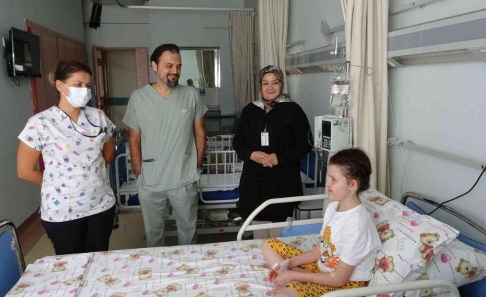 Kalp nakli bekleyen 12 yaşındaki Edanur, yerleştirilen Aort kapakçığı ile sağlığına kavuştu