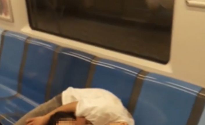 Kartal’da pes dedirten görüntü: Marmaray’da koltuklara uzanıp uyudular