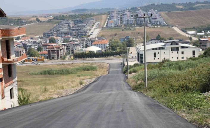 Kemer Köprü Caddesi ve Öğretmen İbrahim Uslu Sokak’ta asfalt çalışmaları tamamlandı