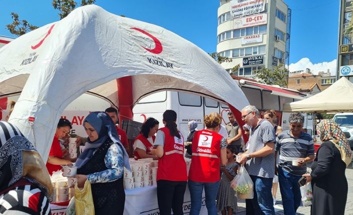 Kızılay Edremit şubesinden aşure hayrı