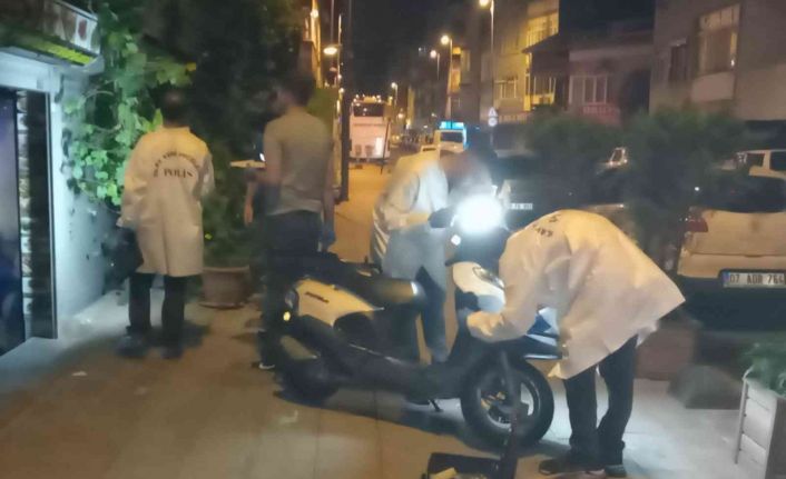 Küçükçekmece’de motosikletle gelen şüpheliler 1 kişiyi sokak ortasında vurarak öldürdü