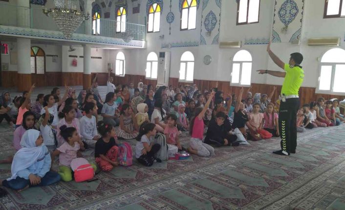 Kur’an kursu öğrencilerine trafik eğitimi