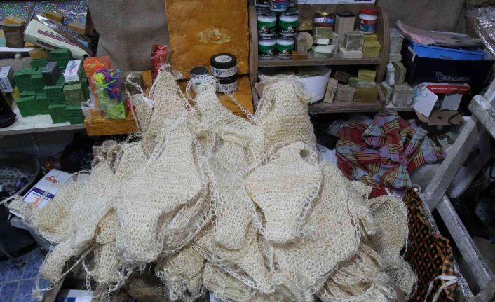 Mardin’de kadınlar tarafından örülen bu ürün hem Avrupa’ya hem de uzak doğuya ihraç ediliyor