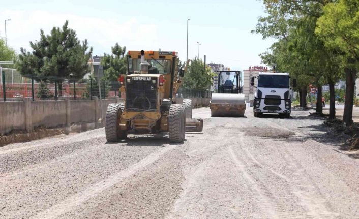 Melikgazi, asfalt yenileme çalışmaları ile daha konforlu ulaşım sunuyor
