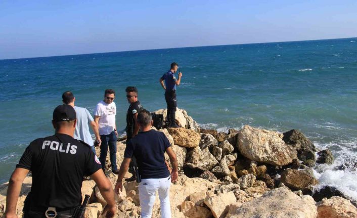 Mersin’de denize giren iki arkadaştan biri boğuldu, diğeri yoğun bakıma alındı