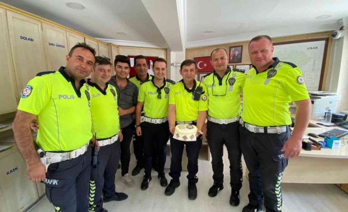 Mesai arkadaşlarından emektar polis memuruna doğum günü sürprizi