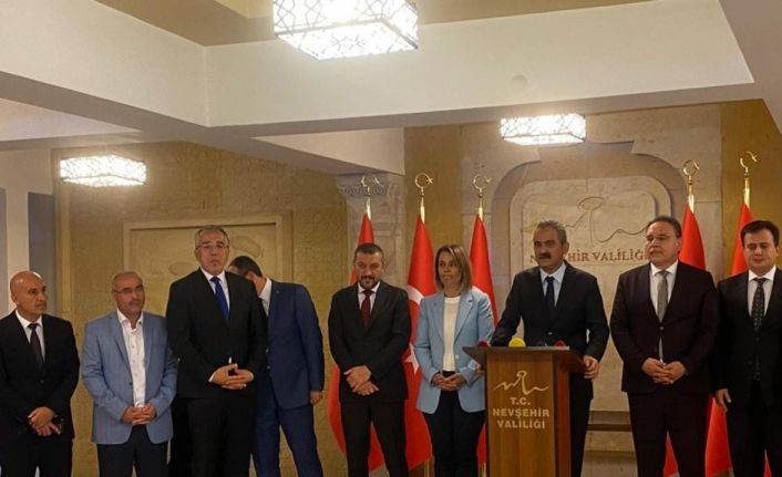 Milli Eğitim Bakanı Özer: “İlk defa bu yıl yardımcı kaynaklar da çocuklarımızın masalarında olacak”